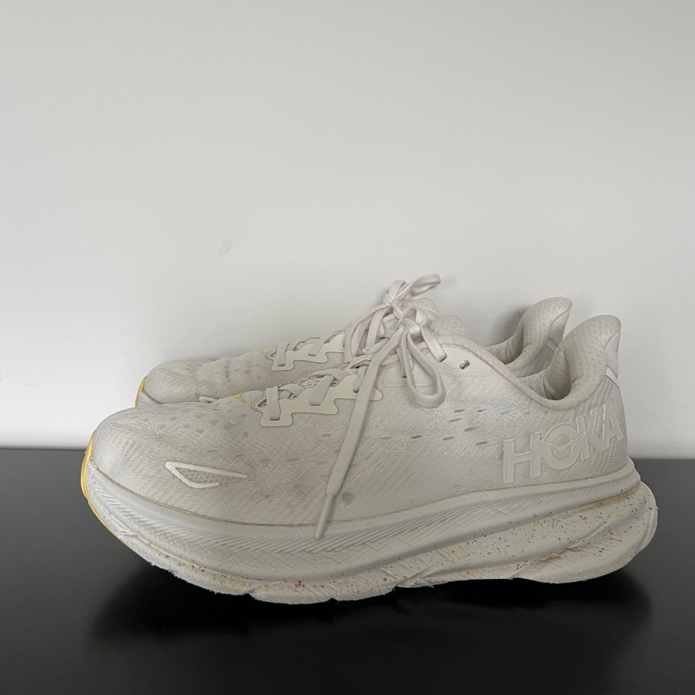 HOKA Women's Clifton 9 White Lemonade Size 9.5